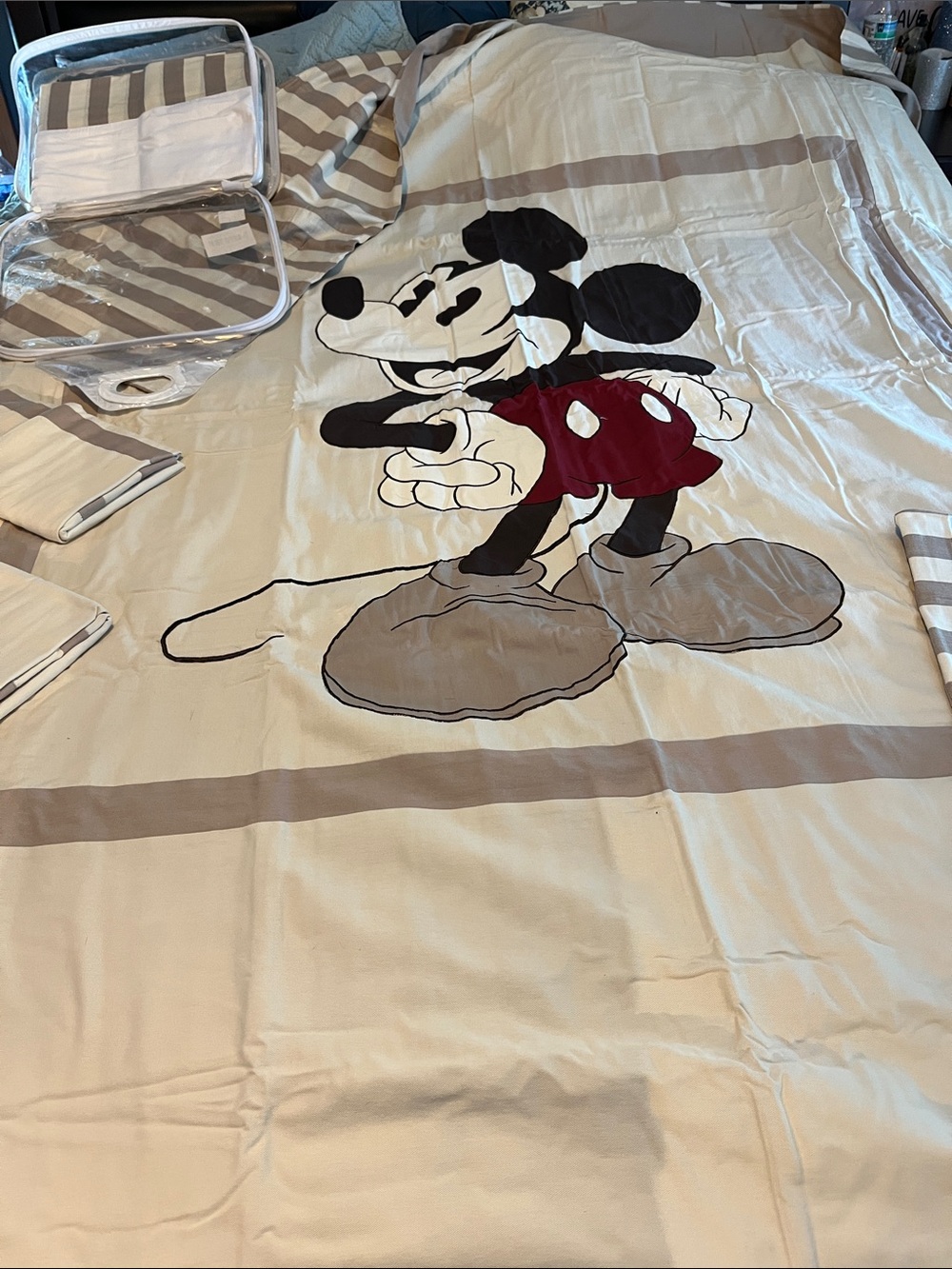 Mickey Mouse Character Bedding Duvet set in Cream and Red.   For Full size bed